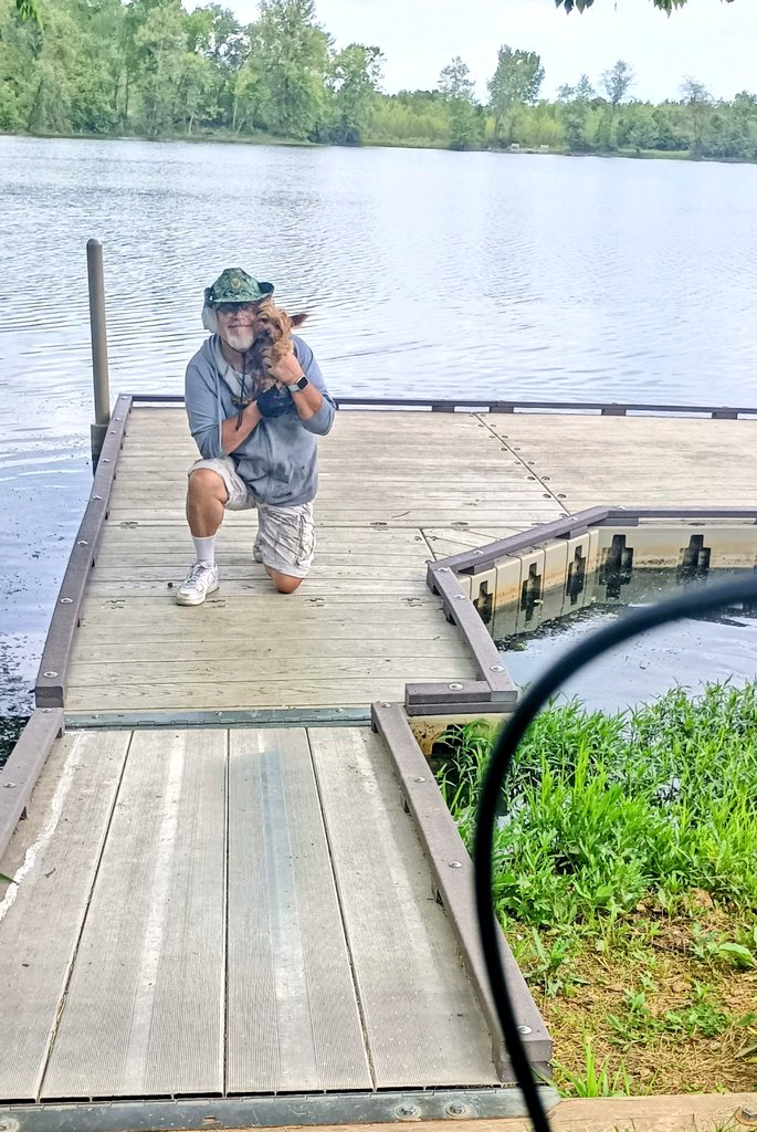 RogueSailor's tweet image. Me 👣 and
Chauncey-Poo 🐾
were at a metro park
today called "Heron  Pond".
We're Welcome! 🐾🤗🐾
#TuesdayMotivation