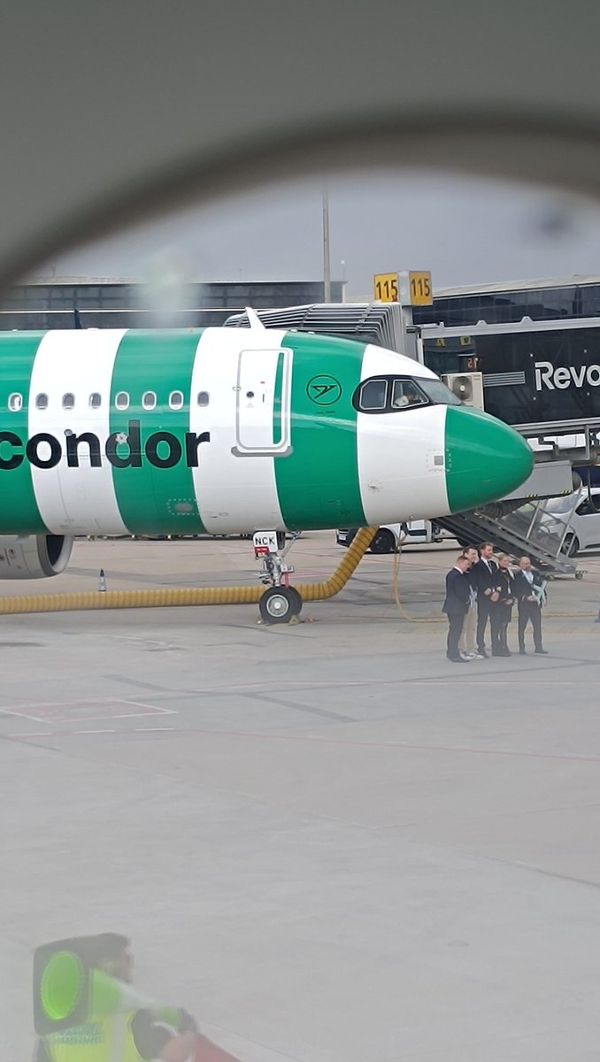 alain_bc15's tweet photo. @aena @Condor Así lo vi desde el avión jejeje https://t.co/uREq826GEx