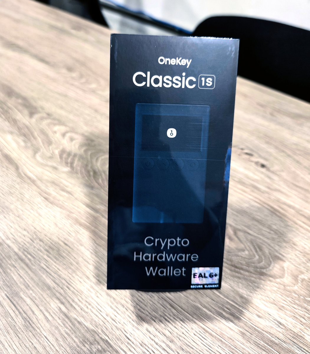 ¡Nuevo juguete cripto en casa! 📦💎

Gracias a <a href="/OneKeyHQ/">OneKey</a> por enviarme la Classic 1S. Toca testearla al máximo para traerles una review honesta en el canal.

​¿Qué es lo que más les da curiosidad de esta hardware wallet? Los leo. 👇