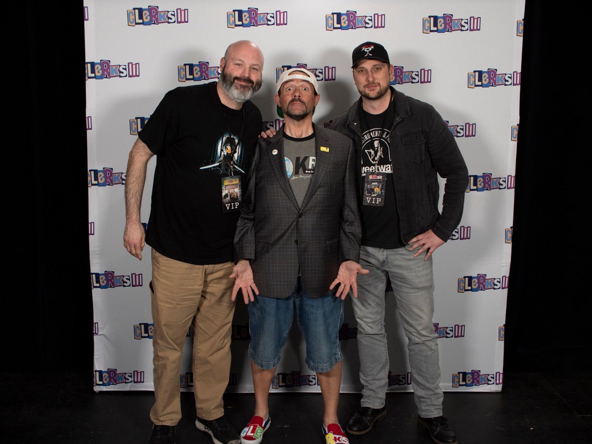 BrodieManBruce's tweet photo. @ThatKevinSmith IS COMING TO GREEN BAY.  THIS IS NOT A DRILL, I REPEAT THIS IS NOT A DRILL!  My hetro lifemate and I had the chance to meet him years ago, hoping to again!  I have a Mallrats\Futurama tattoo I can show him this time.  Such an awesome guy https://t.co/d7fscpdzQ5