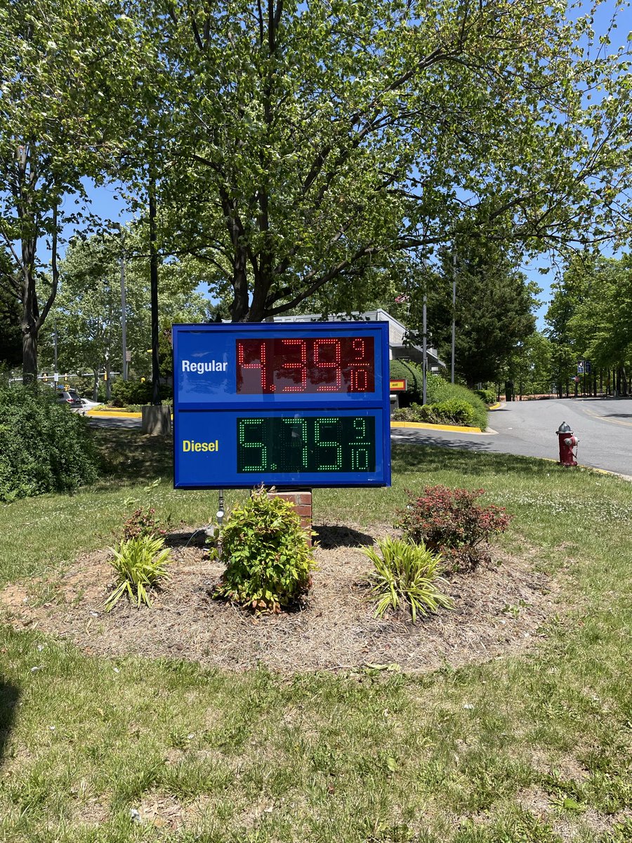 YazanRafee's tweet photo. ℹ️Today, Tuesday, $4.39/per gallon Regular gas.
🥹🙃my heavens🗯️💭
#gasprices 
#hope
#FinancialTime https://t.co/PtTJSJGuH1