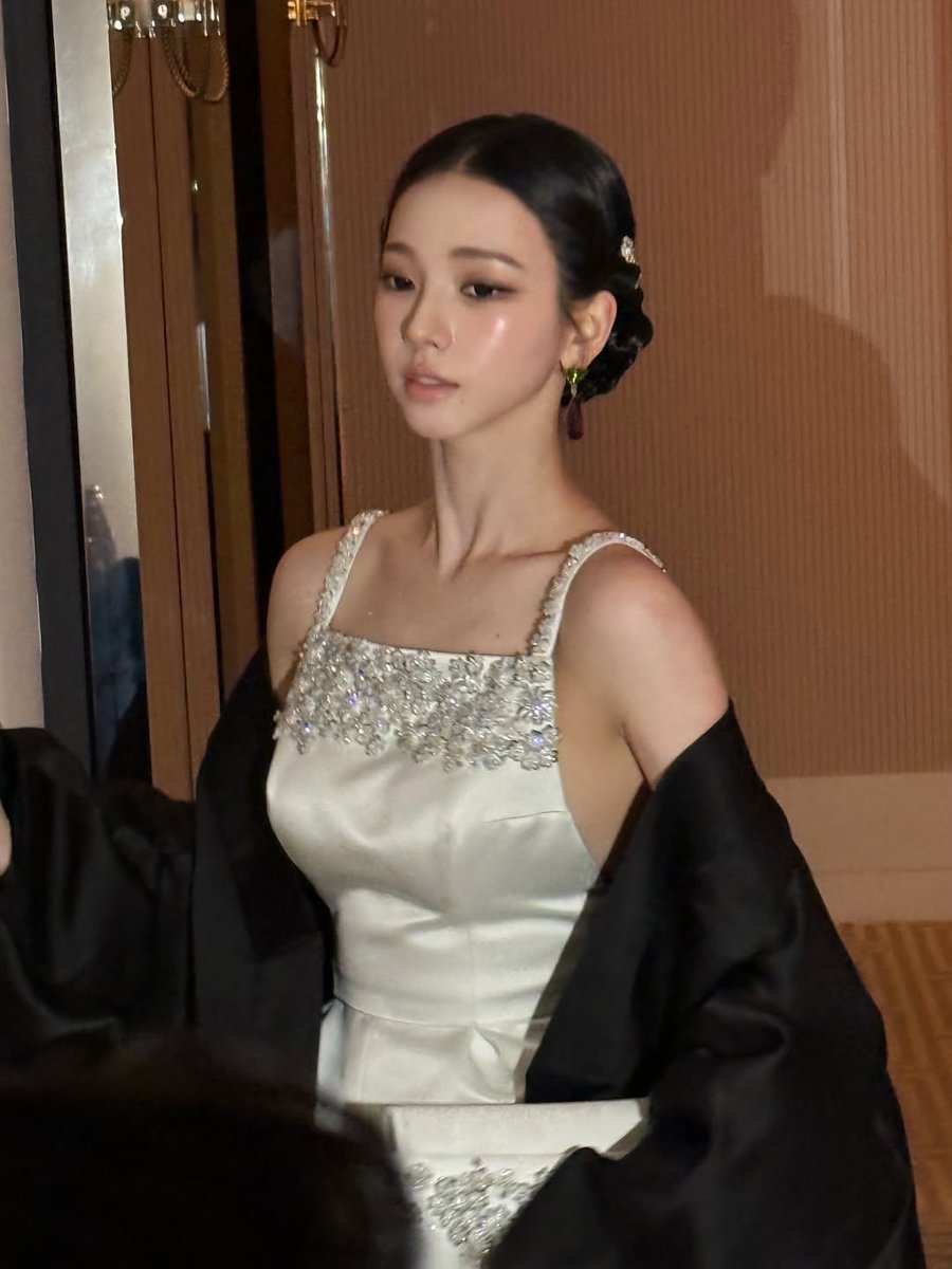 순간의 카리나 tweet media