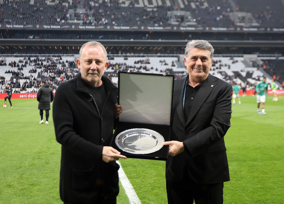 brahimTalay7's tweet photo. Beceremediniz daha fazla zarar vermeyin istifa edin 🦅🦅🦅 https://t.co/2IPCPwpwLm