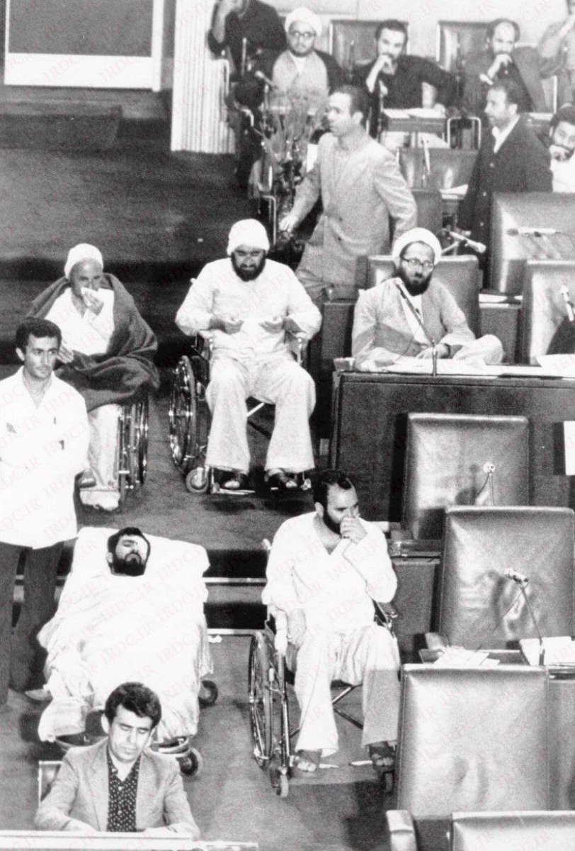 Syosefi313's tweet photo. بعد از حمله تروریستی ۷ تیر برای اینکه مجلس تعطیل نشه، هر کسی که زنده مونده بود خودشو به مجلس رسوند؛ مجلس انقلابی یعنی این...! https://t.co/43Ml7spLB3