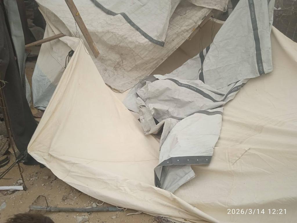 shawql4523231's tweet photo. This is what the wind did to the tents, not to mention the insects, mosquitoes, and rodents. Please support us, even with a little.https://t.co/Xzn9w4Hdkx https://t.co/j9aiZu2dlH
