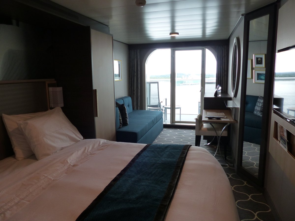 WansbroughsBlog's tweet photo. @cruiselifestyl A5) I can't specifically think of one, but the more modern ones generally feel more comfortable and roomy.
↖️ Harmony OT Seas
↗️ MSC Grandiosa
↙️ Havila Polaris (our only non-balcony)
↗️ Crown Princess Mini Suite, which is super comfy. 

#CruiseHour https://t.co/oTerkCi86l