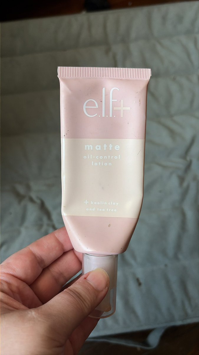 3arth2grace's tweet photo. Hey @elfcosmetics what are the chances you have some of this lying around a warehouse that I can buy? I’ve been only using on special occasions, because you don’t make it anymore. 😢 https://t.co/5W9A5YnbEU