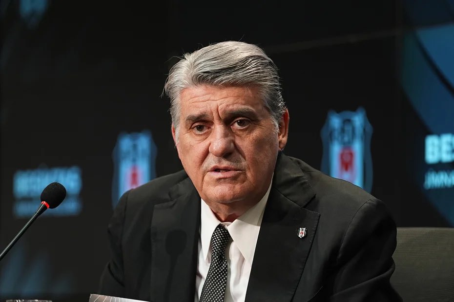 Nasıl fenerbahçe şampiyonluğu kaptırdığı gün hocasını gönderdi, sen de elindeki 2 hedefi de gerçekleştiremeyen hocayı aynı gün göndereceksin, kendin de beceremedim deyip bırakacaksın, kimse Beşiktaş’tan üstün değil