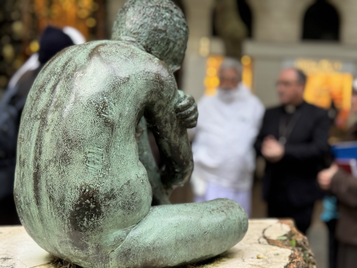 DiocesisVitoria's tweet photo. 🇵🇰 Ullah Khan, defensor de los DDHH y luchador contra la esclavitud infantil comienza su visita a Vitoria. Su primera parada, saludar al @ObispodeVitoria y al Vicario General, con quienes ha mantenido un encuentro para conocer su trabajo en favor de las personas más vulnerables. https://t.co/gbyoyW48Jm