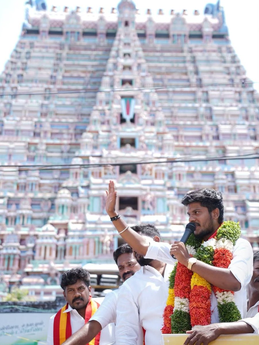 Roshan28318957's tweet photo. more than vijay or any other candidate I was routing for this man's victory,coming from an lower middle class background this guy has stunned everyone with his hardwork,dedication, willingness to serve people,he overcame all hardships and won from Srirangam assembly constituency https://t.co/8gfZ5vffYZ