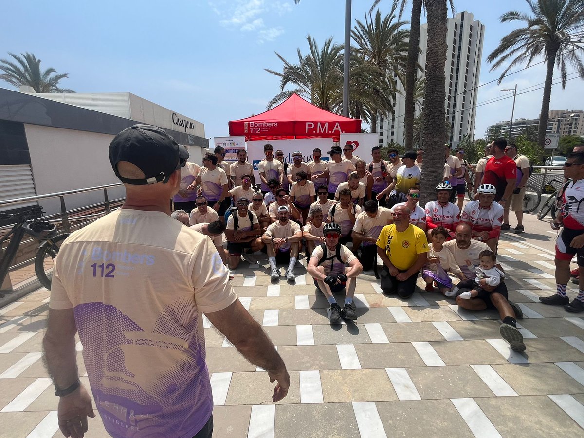 USAR13DYA's tweet photo. Usar13 colabora con la asociación deportiva de bomberos de Benidorm en su transcostablanca solidaria. Hemos aportado ayuda y logística para los corredores y ciclistas de esta prueba. #usar13 #usar #solidaridad https://t.co/vd8yelOlFA
