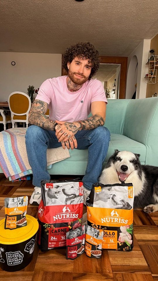 stephhhob's tweet photo. Entrar a #LaCasaDeLosFamososCol es una gran oportunidad laboral. Mateo es uno de los que mas la ha aprovechado y me llena de orgullo🥰. No solo ha pautado con la poción y otras marcas también con Nutriss y su perrito🥰😮‍💨 https://t.co/0Ursw8dF2m