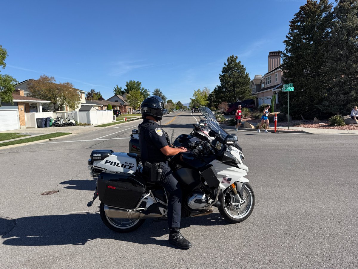 Sandy_Police's tweet photo. The Sandy Motors were out in full force last weekend at the Fiesta 5K run. 🏍️👟#MotorUnit #SafeRoads #5Krun https://t.co/y4Xy8X7yaa