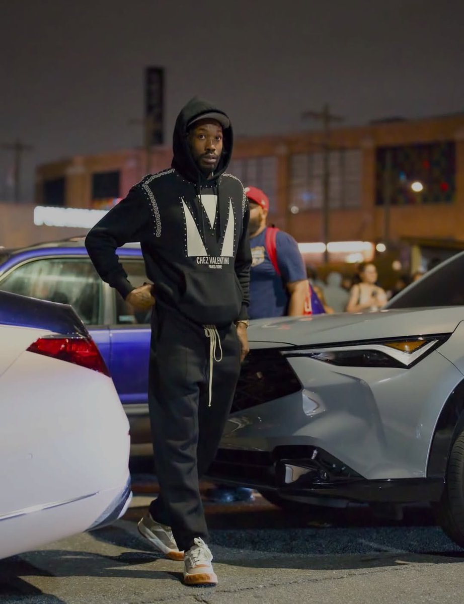 KimBRockefeller's tweet photo. @MeekMill bipping through these streets! https://t.co/CiJse4DwXl