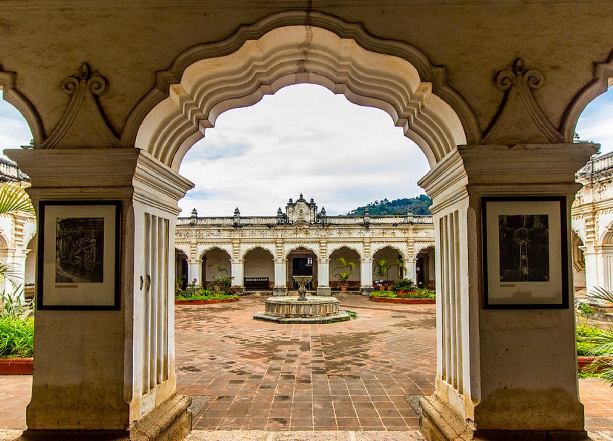 CAMCathAes's tweet photo. Pontificia Universidad San Carlos de Borromeo, Guatemala 🇬🇹 

Founded in Antigua in 1676, it was the first university in Central America. It remained under direction of the Church until 1875, when liberal governments took it and turned it into the disfunctional mess it is today. https://t.co/Qa3cnUiF53