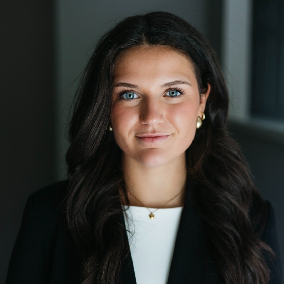 HeidelbergU's tweet photo. 4 Days to Commencement. 🎓🎉

Today, we highlight Master of Business Administration Student, Olivia Perry. 

🔗Meet Olivia:
https://t.co/KinD4uUkWm

#CountdowntoCommencement #HeidelbergUniversity https://t.co/OrpTvAHIUY