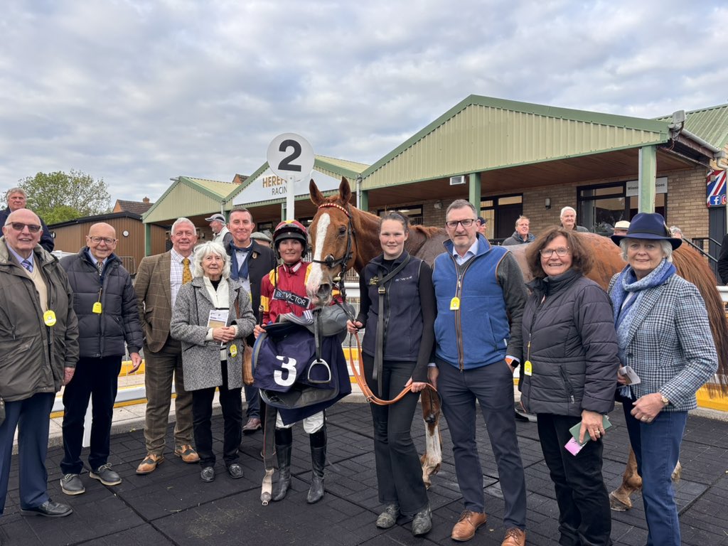 jamiesnowden's tweet photo. A double on the evening for @GavinSheehan92 @HerefordRaces as #MaximumOffers wins for the children & #MacheteBeach wins for @ValueRacingClub whilst #DonnieAzoff was 2nd & #DoubleClick 3rd for @Foxtrot_Racing under @izzi__ryder #TopTeam @Alexwalters89 @BetVictor #winners https://t.co/jNuRcvi6W4