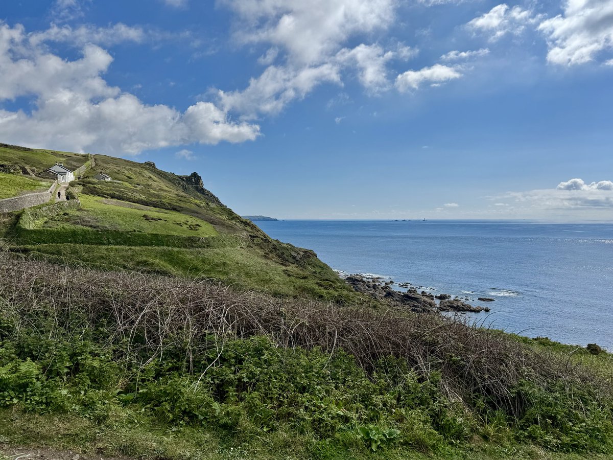 TanyaAtTheBeach's tweet photo. Yesterday at #CapeCornwall and what a stunning day! #Cornwall https://t.co/pBgWRg7T19