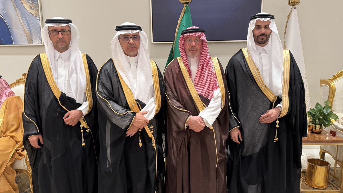 لف مبروك لأسرتي  
"  #اللحيدان   و #الموزان  " بمناسبة زواج الشاب " معاذ بن فهد اللحيدان " على كريمة المحامي الدكتور 
ماجد بن عبدالرحمن الموزان .. 

  مع خالص الدعاء من الله عز وجل بالتوفيق لهما في حياة سعيدة والذرية الصالحة.