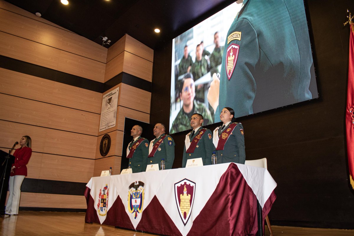 DiametroNoticia's tweet photo. #Educación | 🧑‍🎓👩‍🎓En una ceremonia que exaltó la disciplina, el esfuerzo y la excelencia académica, la Escuela de Ingenieros Militares graduó a 32 nuevos profesionales formados para aportar soluciones estratégicas.

Más detalles en 
 https://t.co/7ldNKrxOo0 📍 https://t.co/aWzoKyqhLA
