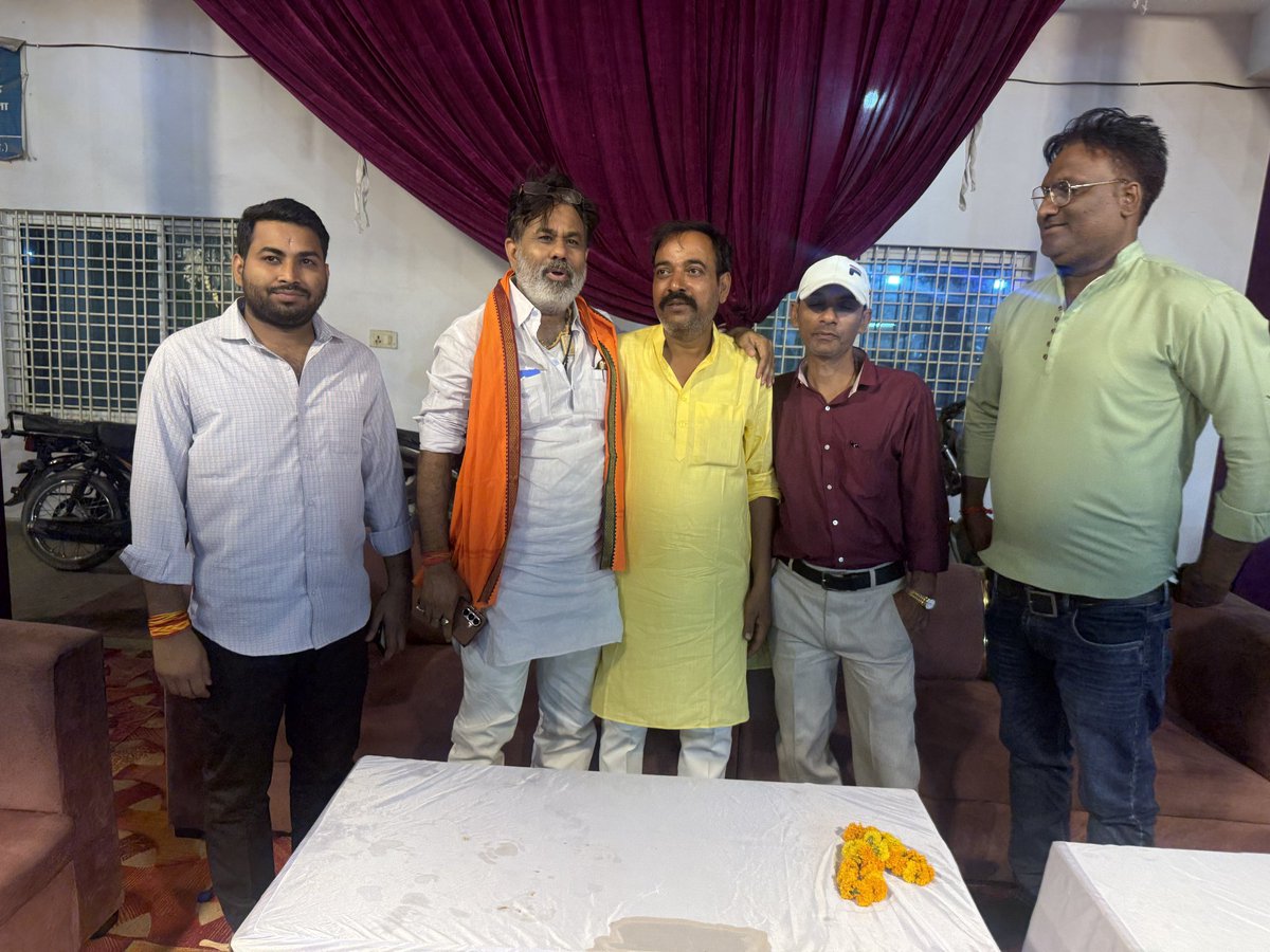 सदर विधानसभा क्षेत्र के रॉयल गार्डन में मेरे प्रिय श्री सर्वेश शर्मा जी (पत्रकार, हिंदुस्तान) की सुपुत्री आयु० आयुषी संग चि० सौरभ जी के वैवाहिक समारोह में उपस्थित होकर नवदंपति को आशीर्वाद एवं हार्दिक शुभकामनाएं प्रेषित कीं तथा उपस्थित जनसमूह से मुलाकात कर उनका कुशलक्षेम जाना।