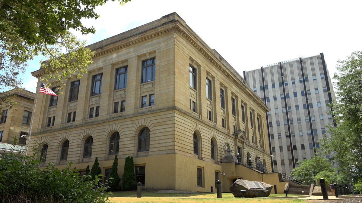 courtnewsohio's tweet photo. ⚖️ Summit County Common Pleas Court’s specialized docket for mental health recently met the standards to earn its final recertification from the Supreme Court of Ohio.

Find out more about this accomplishment and the work of specialized dockets in Ohio ➡️ https://t.co/yXd90mFcPC https://t.co/bbJCUm1BUk