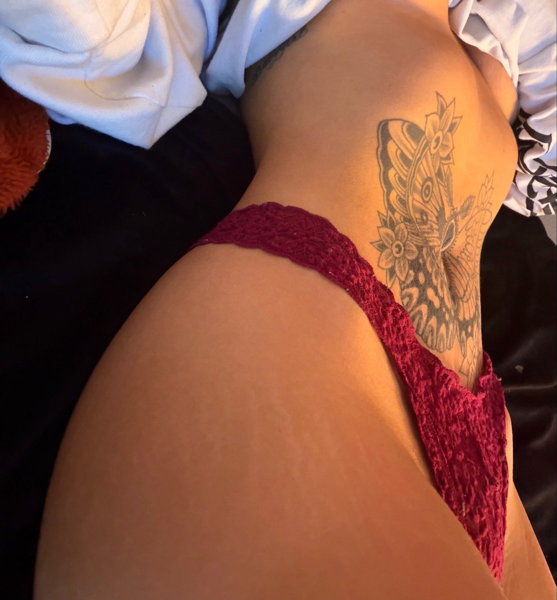 ashleyraee tweet media