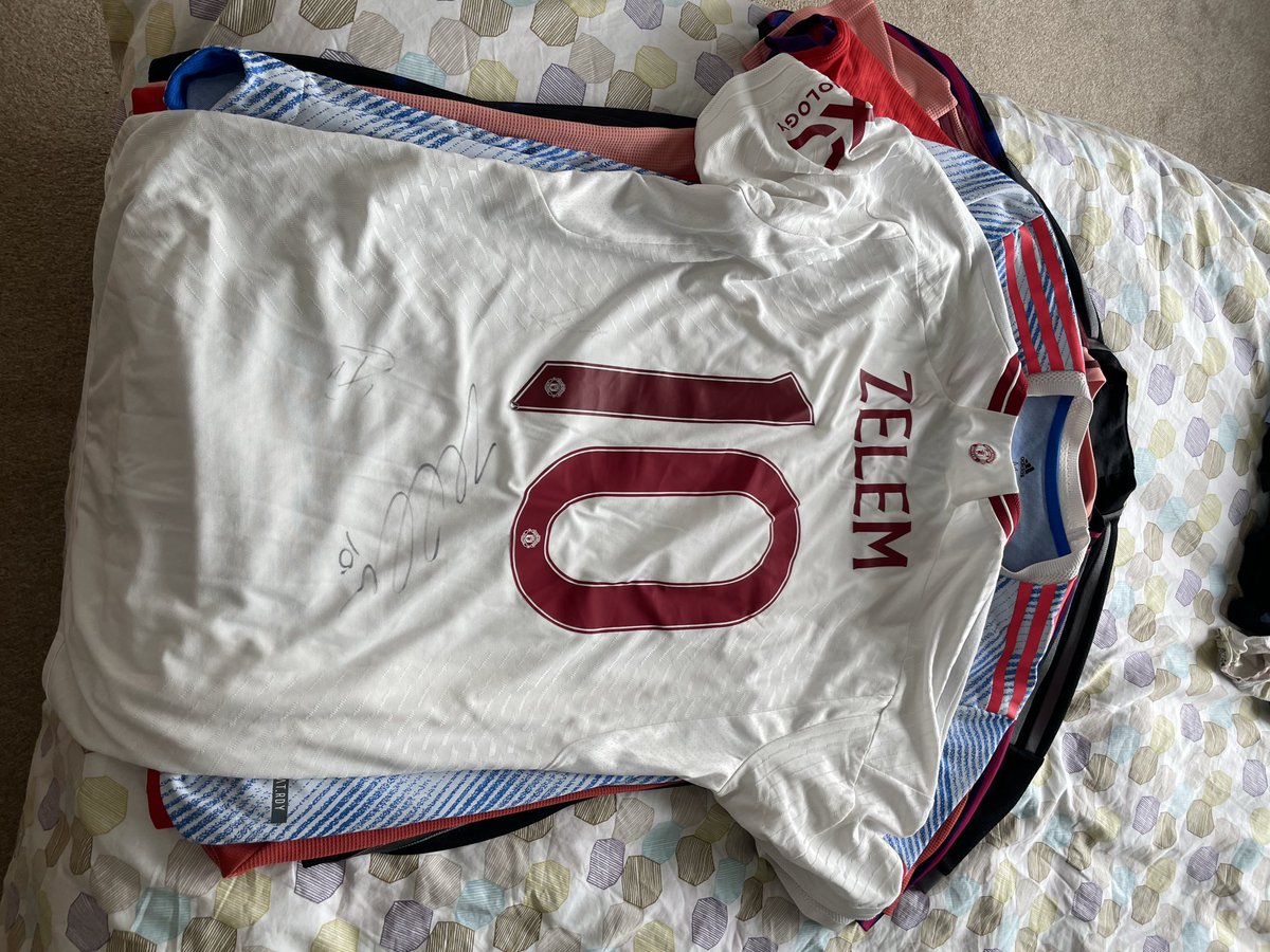 Is_this_on's tweet photo. @shirt_x Both medium. Man united heat.rdy signed Katie zelem £40, seattle sounders authentic jimi Hendrix £50 https://t.co/Nm7EfMpSuO