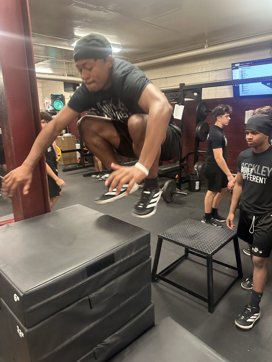 BeckleyFB's tweet photo. No talking about it just WORK with this group
#BUILTDIFFERENT https://t.co/X3iKpO9Qge