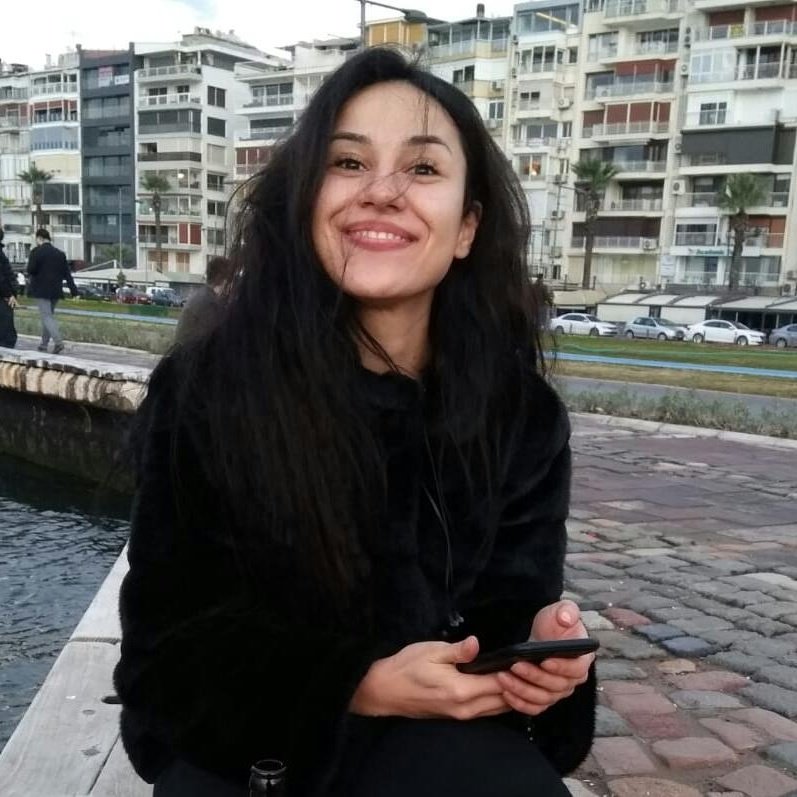 YEŞİM AKBAŞ 1117 GÜNDÜR SOĞUK TOPRAK ALTINDA ADALET ARIYOR
#Yeşimsiz3Yıl geçti adalet sağlanmadı kimse hesap vermedi faili dışarda işbirlikçileri dışarda Sn. <a href="/abakingurlek/">Akın Gürlek</a> duyun beni dosyamız 14aydoır arşivde kaldı kızımın kanı üstüne emekli olanlar var bende ölcem artık 😭😭