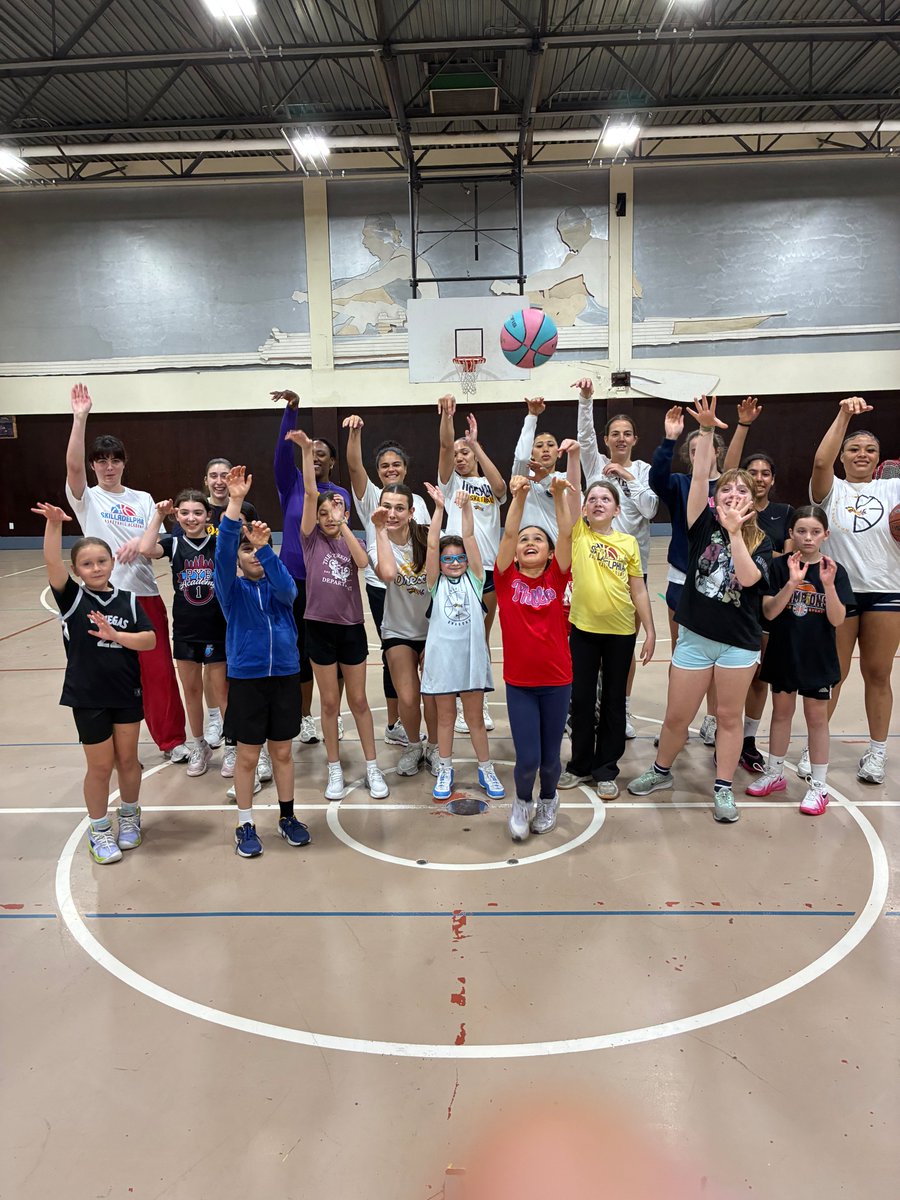 DrexelWBB's tweet photo. We would like to thank Skilladelphia for allowing us to help shape the next generation! 
#FearTheDragon https://t.co/iR3qAatoY2