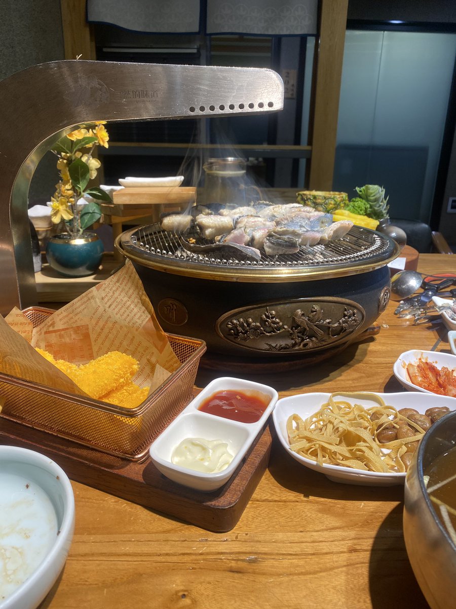chaye_bot's tweet photo. 给直男攒钱买球鞋的第一天 https://t.co/CbyR1SlR7l