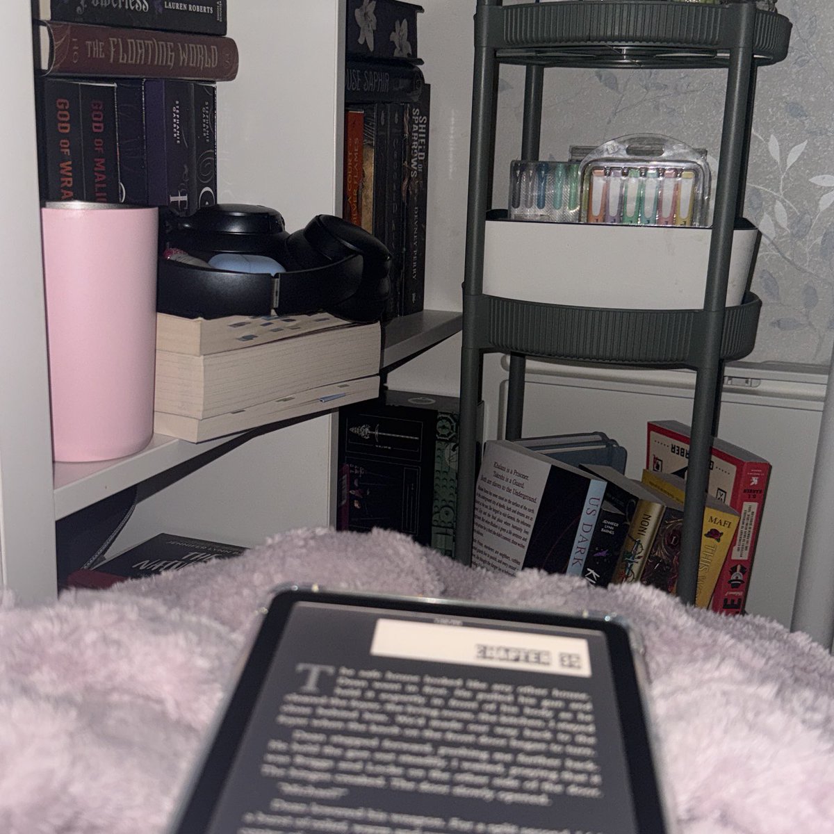 Life with my kindle💗🥺🤏🏽