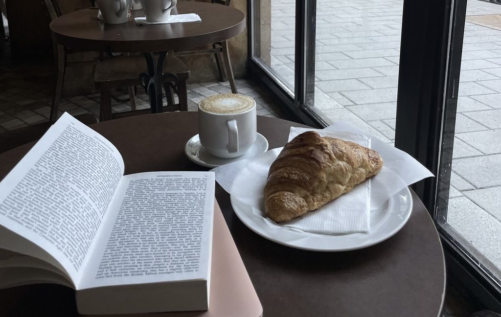 ellycross_'s tweet image. → calm days also build a beautiful life ✨ #books #aesthetic #writers