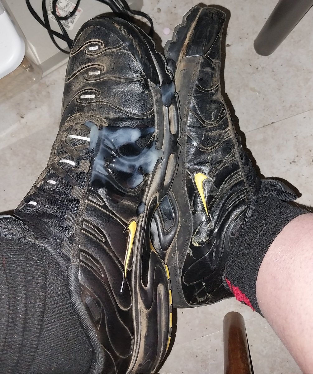 Couldn't help it but had to get the load out and it landed on the TNs can't say it was ment to be but kinda happened. 

#Nike #Airmax #TN #Size15