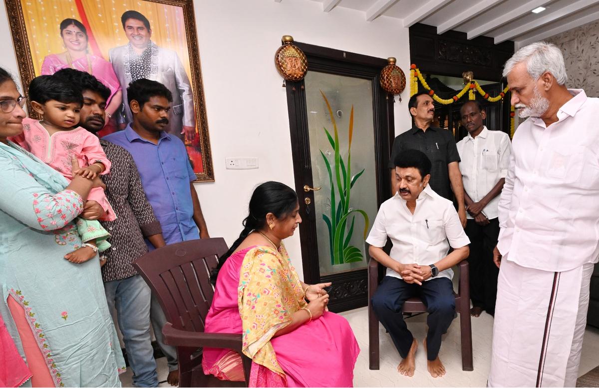 Nilavu Mozhi tweet media