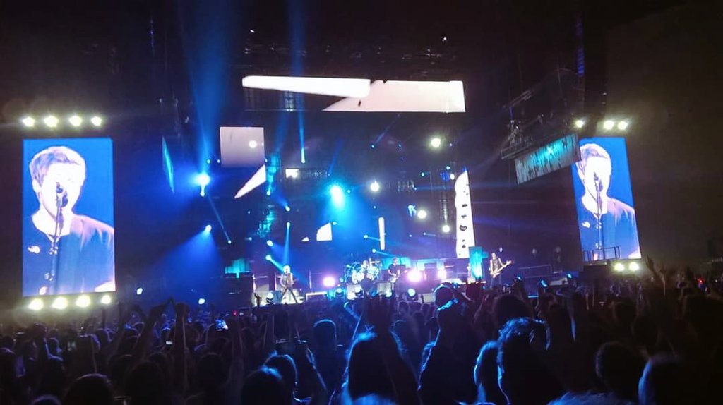 maddie_mvl's tweet photo. My @5sos crowd POV in- 2015, 2023 and 2026

Been here since almost the begining, made so many friends along the way, and I'm so SO proud of this band 🥹⭐️ https://t.co/hxGYYzFQNo