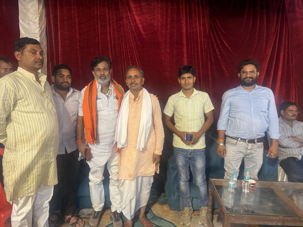 अपने विधानसभा क्षेत्र रानीगंज के ग्राम तुलसीपुर में श्री गोकुल प्रसाद मिश्रा जी की सुपौत्री आयु० प्रिया संग चि० सत्यम जी के वैवाहिक समारोह में उपस्थित होकर नवदंपति को हार्दिक शुभकामनाएं प्रेषित कीं।