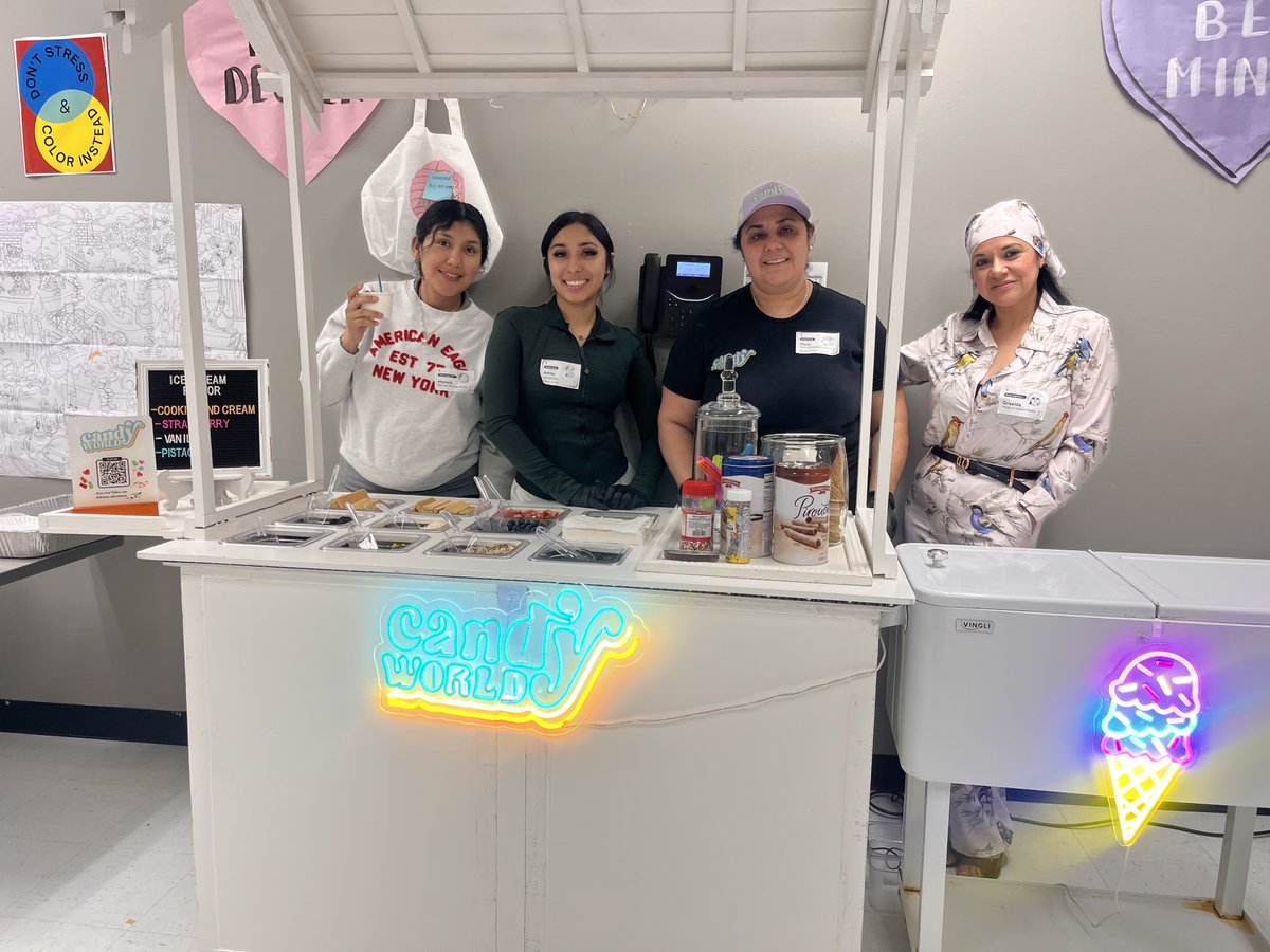 DeckerES's tweet photo. 🍬💙 Day 2 of #TeacherAppreciationWeek was SWEET at DES! 🍭

Huge thanks to Ms. Gris for Candy World, our amazing parent volunteers, and our lunch heroes for treating our teachers today! 🐬✨ #DESFamily https://t.co/sudKk05Sbo