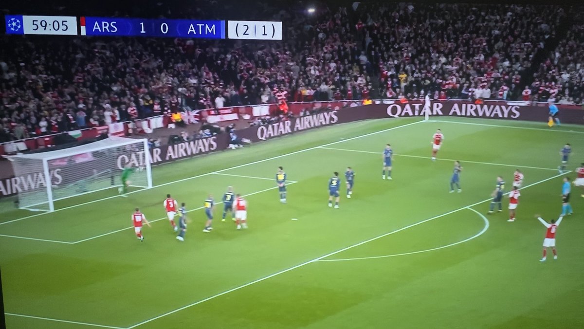 Kriptoozzyy's tweet photo. #Arsenal #Atletico #Madrid maçını izliyorum #Arteta ve #Simione nin Klübe önündeki attığı koşular ve koşu mesafesi #Beşiktaş onbirindeki her topçunun koşu mesafesinden fazla olduğuna yemin edebilirim ama ispatlayamam. https://t.co/rEWDDNDVKk