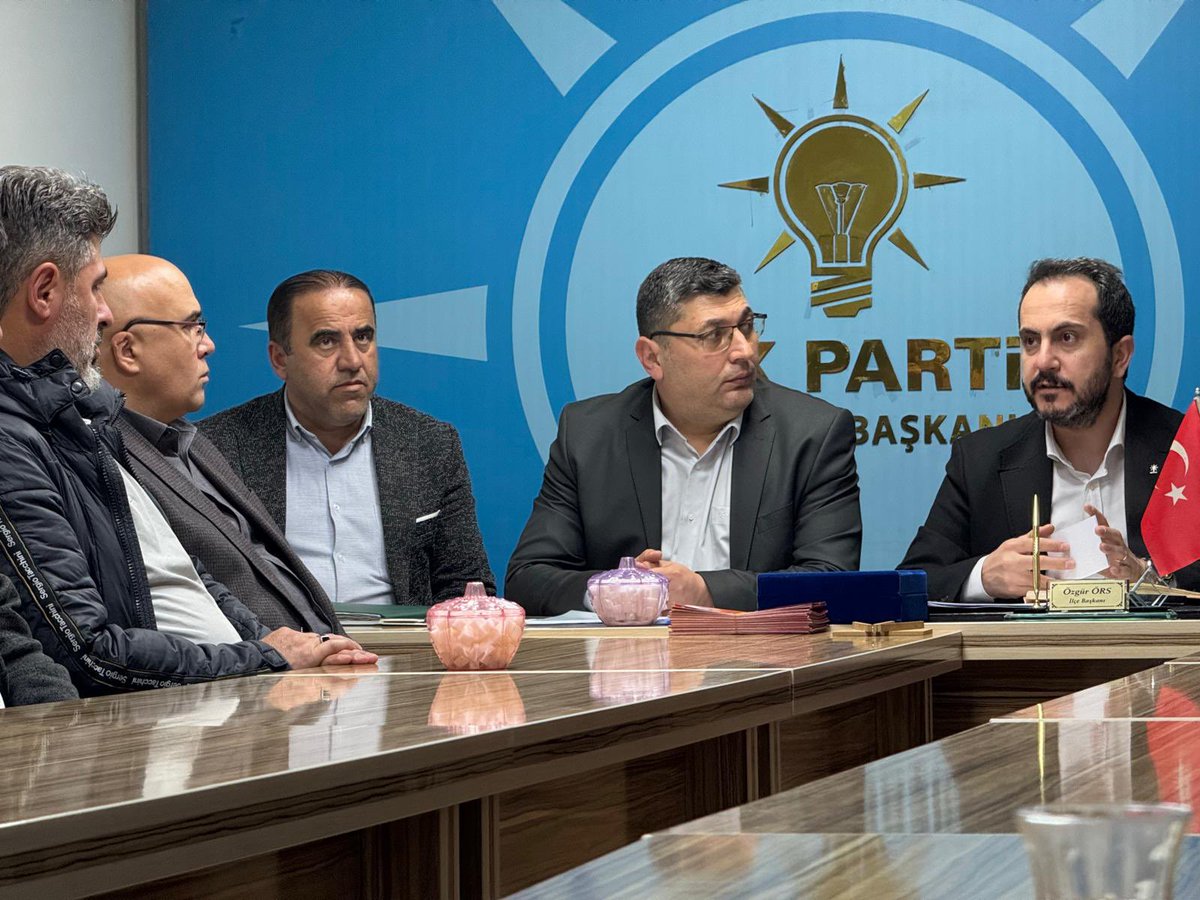 VeliVural_'s tweet photo. AK Parti Bozkır İlçe Başkanlığımızı ziyaret ederek, İlçe Başkanımız Sn. Özgür Örs ve değerli yönetim kurulu üyeleriyle bir araya geldik.

Geçtiğimiz hafta gerçekleştirdiğimiz 52 mahalle ziyaretimizin kapsamlı bir değerlendirmesini yaptık. 

Hemşehrilerimizin taleplerini ve ilçemizin geleceğini konuştuğumuz bu verimli toplantının hayırlara vesile olmasını diliyorum.

Misafirperverlikleri için Sayın Başkanımıza ve Yönetim Kurulu üyelerimize teşekkür ederim. 

Durmak yok, yola devam! 🇹🇷

@fatihozgokcen 
@aktanitimkonya 
@akparti_bozkir