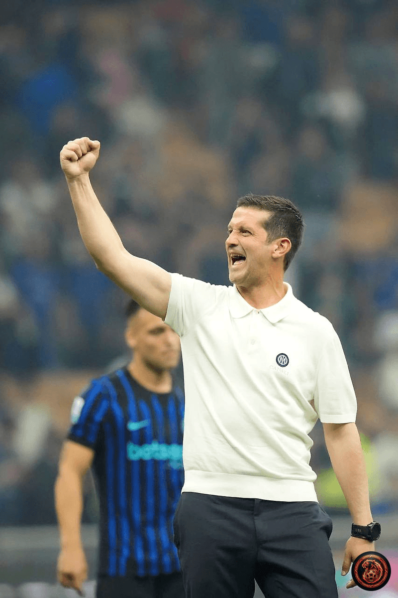 FootballGoalFC's tweet image. 🚨 𝗕𝗥𝗘𝗔𝗞𝗜𝗡𝗚 

Won it as a player, won it as a coach! 🏆🔥 

Mister Chivu is making waves at Inter! What an incredible journey! 

#InterScudetto #ForzaInter #ChivuLegend