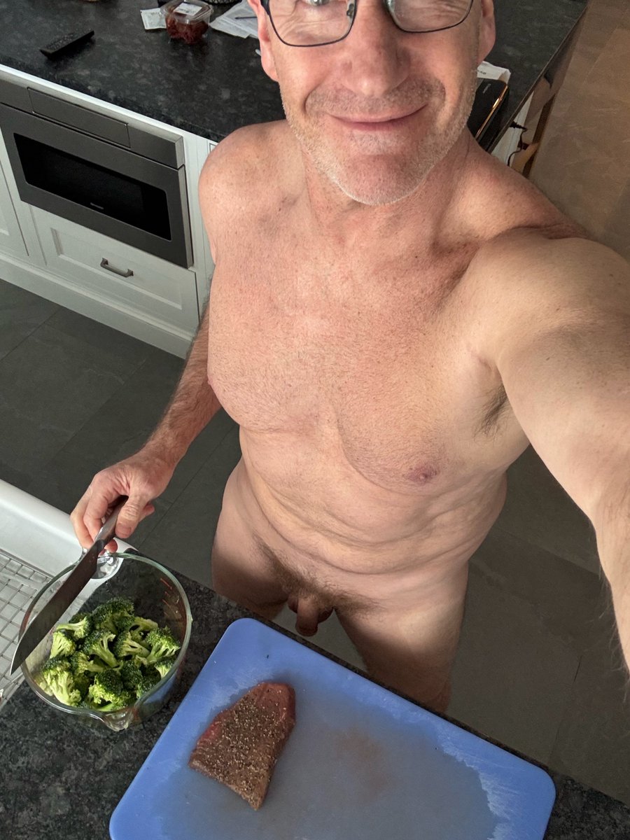Nudist since 91 tweet media