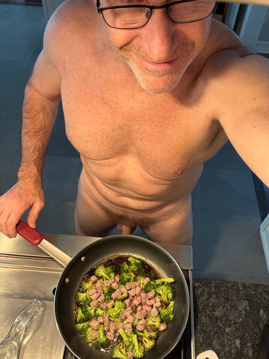 Nudist since 91 tweet media