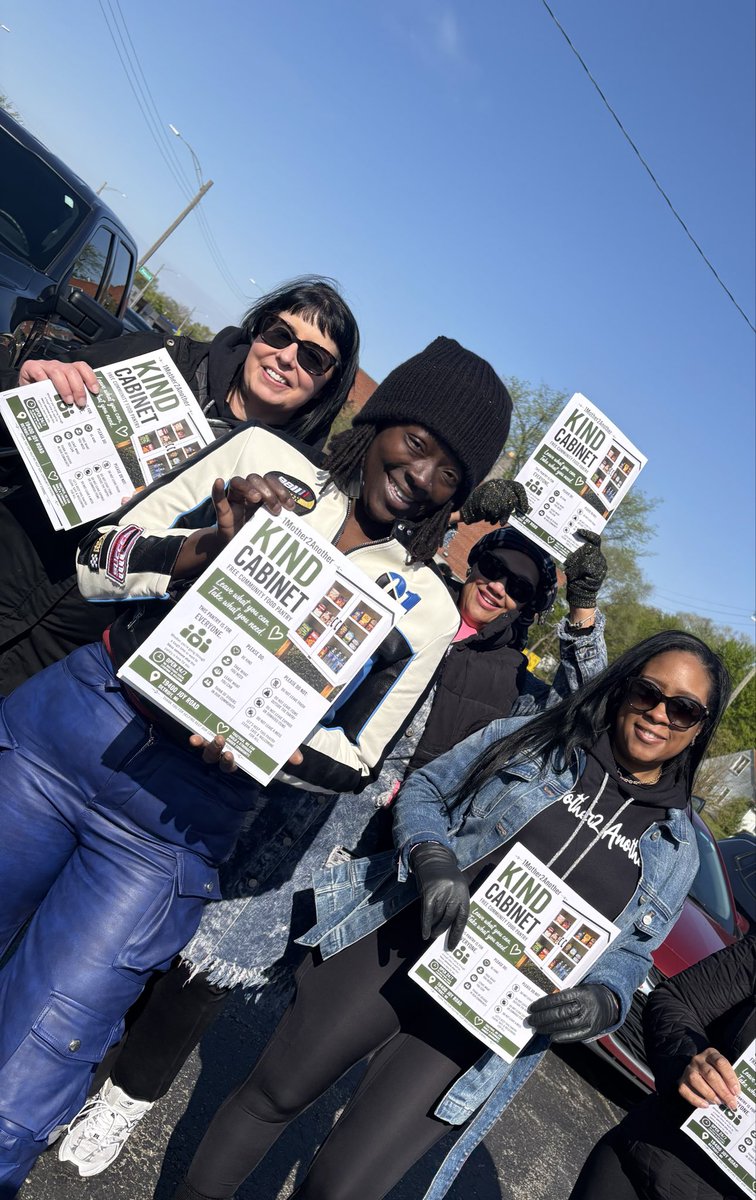 latrice415's tweet photo. Detroit mom launches free 24/7 community pantry to help families facing food access &amp; transportation barriers 
The first 1Mother2Another Kind Cabinet is now open at 19400 Joy Rd 
1 of 5 planned across Detroit 
Donations always welcome. #Detroit  @freep @CityofDetroit https://t.co/vqC3meLiN9