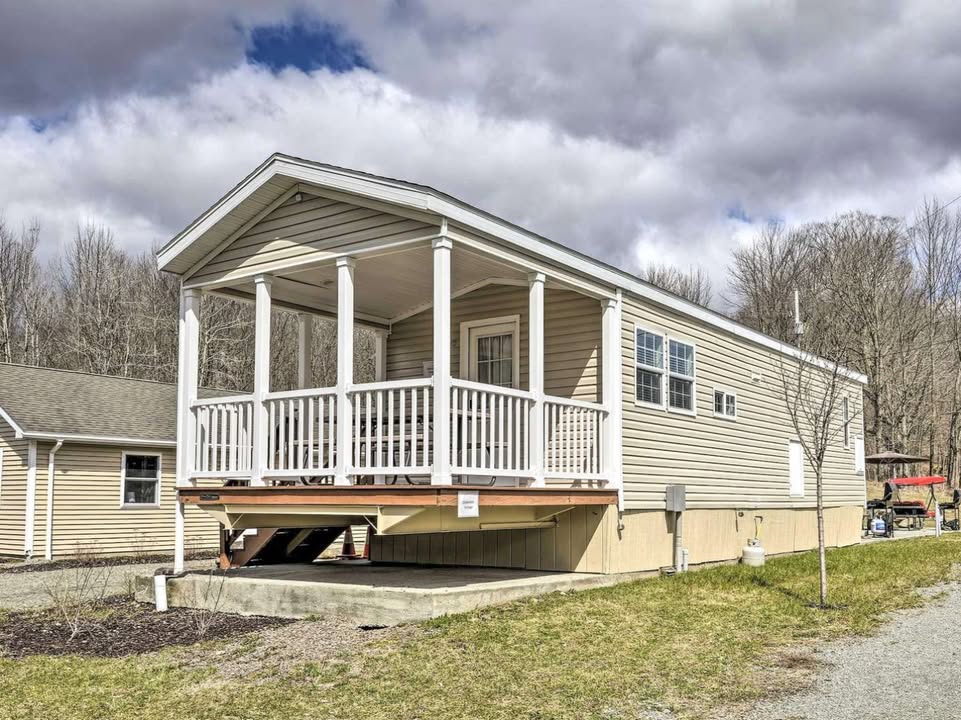 EquestrianPA's tweet image. Gather the whole crew, grandparents, cousins, kids &amp;amp; fur babies🐾for a vacation in the countryside. Our cottage complex has 8BR. Reunite with room to roam &amp;amp; stories to share.🏡🌳 
🔗 Use the link in our profile to book direct.
 #FamilyReunion #FamilyVacation #FamilyTime