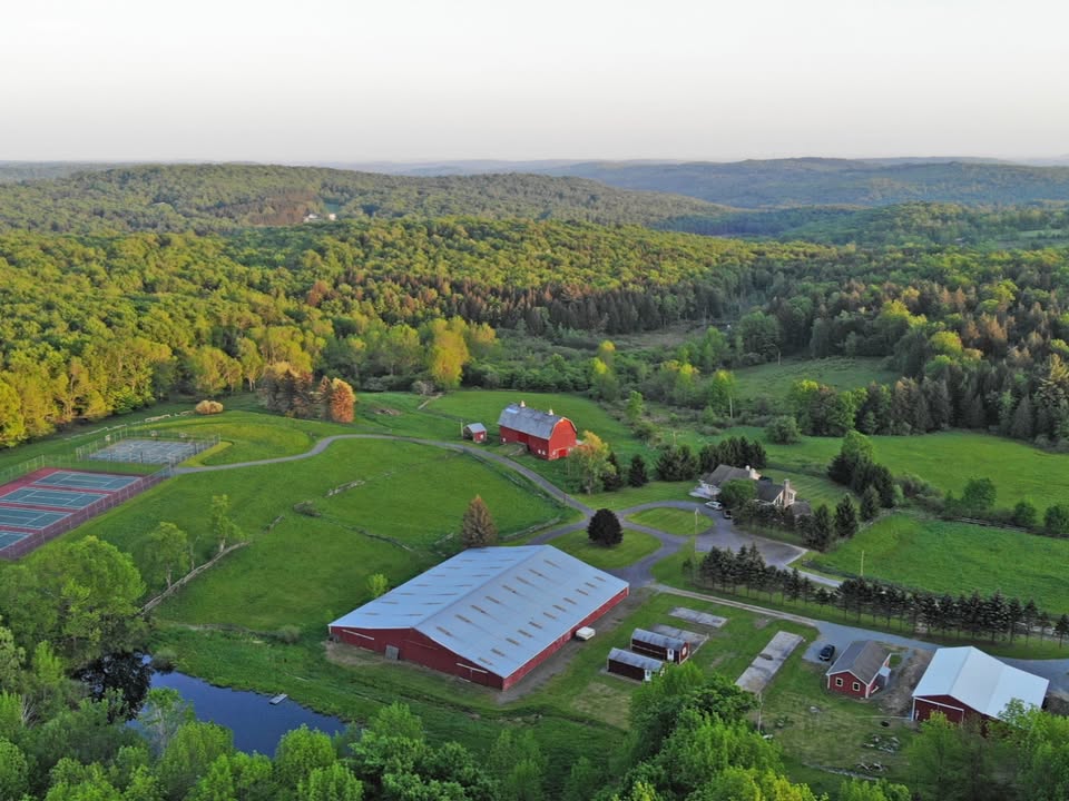 EquestrianPA's tweet image. Gather the whole crew, grandparents, cousins, kids &amp;amp; fur babies🐾for a vacation in the countryside. Our cottage complex has 8BR. Reunite with room to roam &amp;amp; stories to share.🏡🌳 
🔗 Use the link in our profile to book direct.
 #FamilyReunion #FamilyVacation #FamilyTime