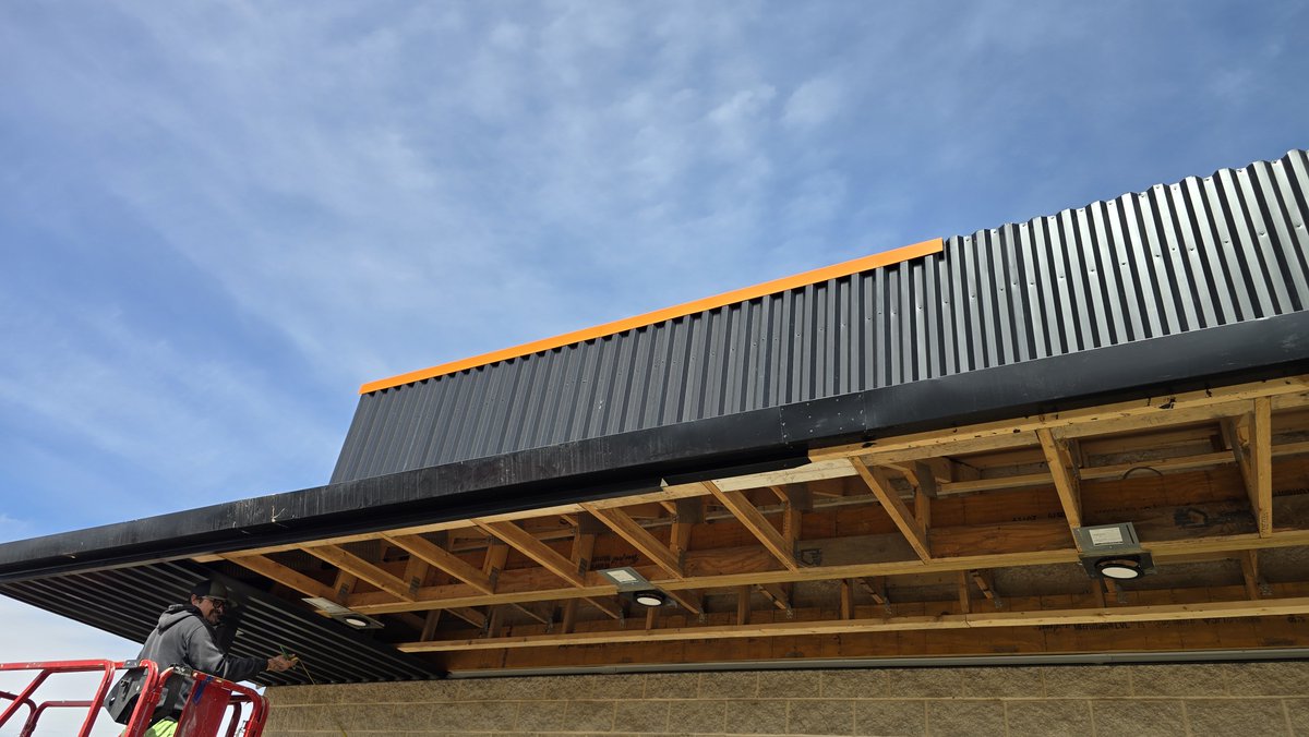 toozconstruct's tweet image. Progress is rolling in Mandan at Roughrider Harley‑Davidson.
The exterior canopies are coming together, lighting is being dialed in, and the front entrance is getting the bold look it deserves. Our team is keeping the momentum strong as we gear up for the next phase. #NorthDakota