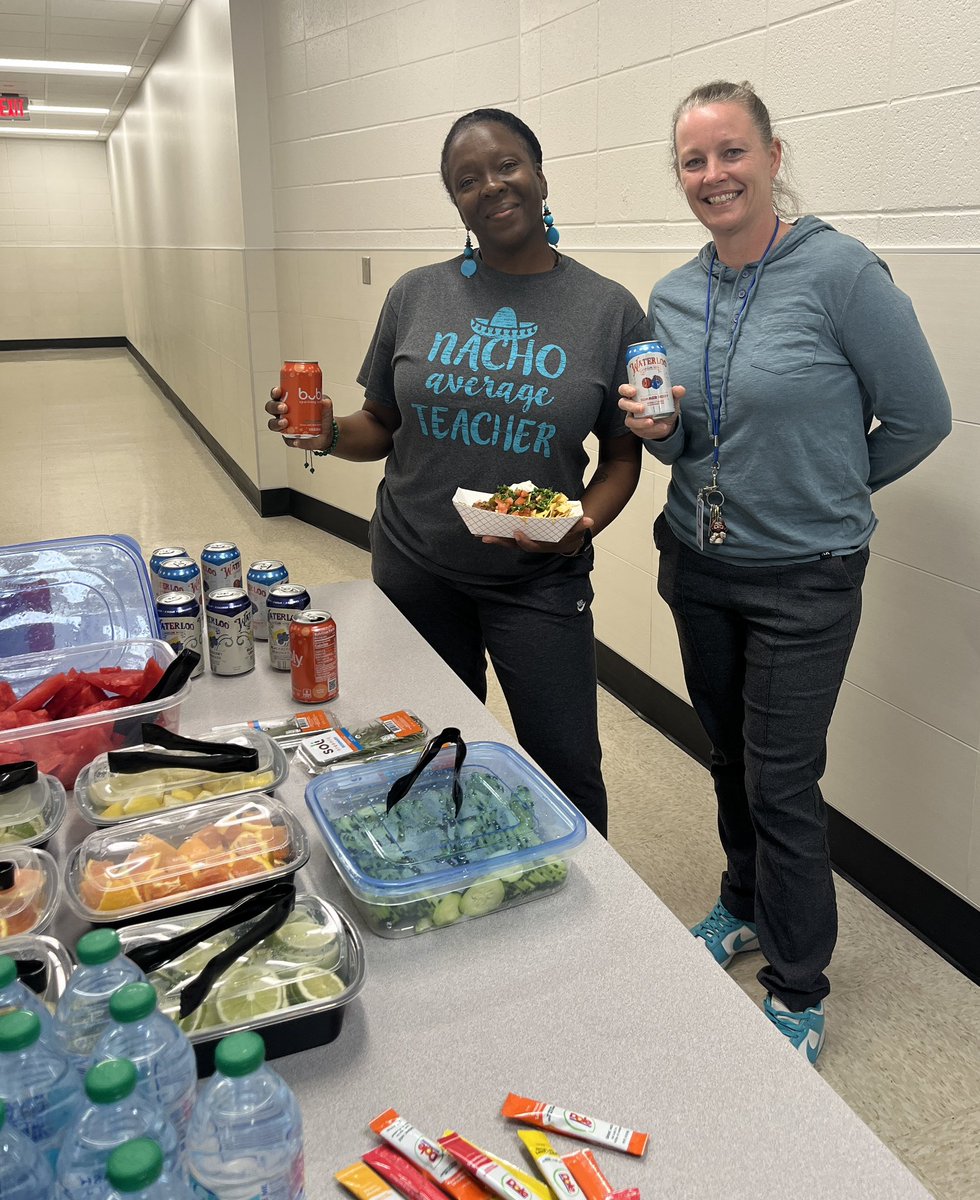 BonhamTISD's tweet photo. Bonham teachers are nacho average teachers! 

#hypo
#bulldogstrong https://t.co/zfGGOgfi7C