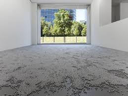 dwbell9's tweet image. @qikipedia @emilyjupitus @LydiaMizon Prague artist Robert Barta’s installation Crossing Half a Million Stars consists of 500,000 ball bearings covering the floor of a room - visitors themselves create a spontaneous performance as they try to make their way across it . #FunFact